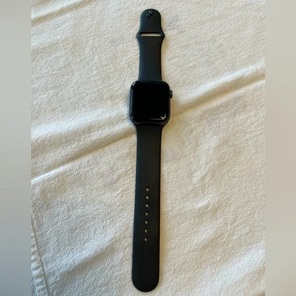 Apple Watch SE 1st Generation (44mm) - Picture 2 of 6